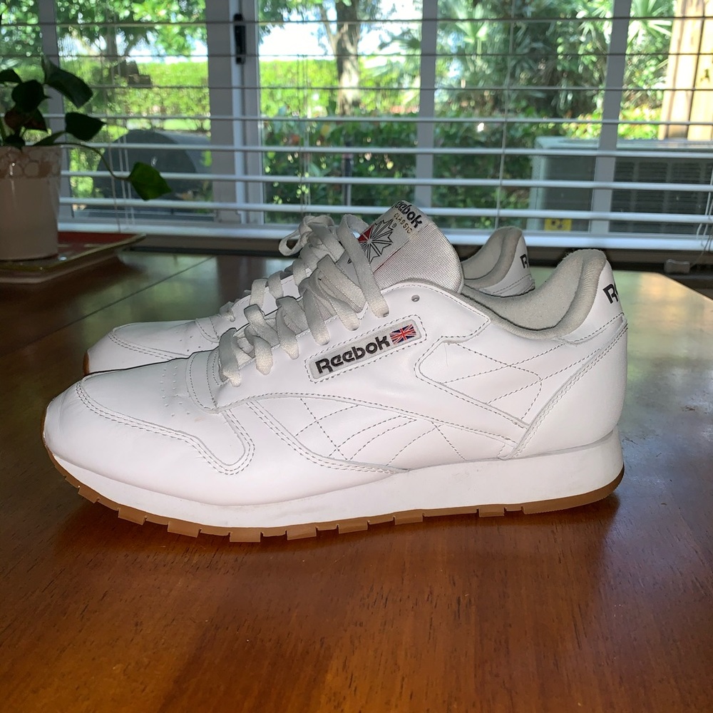 Men’s classic Reebok size 11